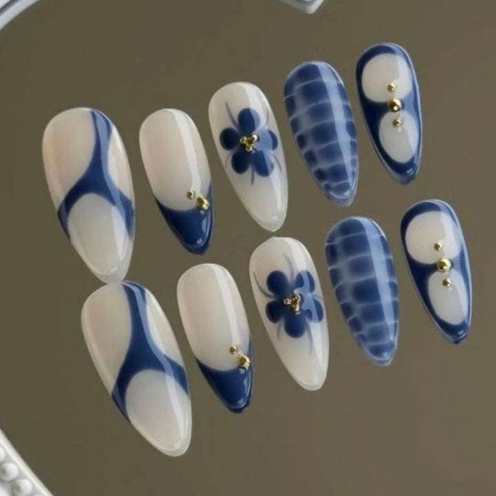 Artistic Floral and Star-Embellished Press-On Nail Set Kalsten
