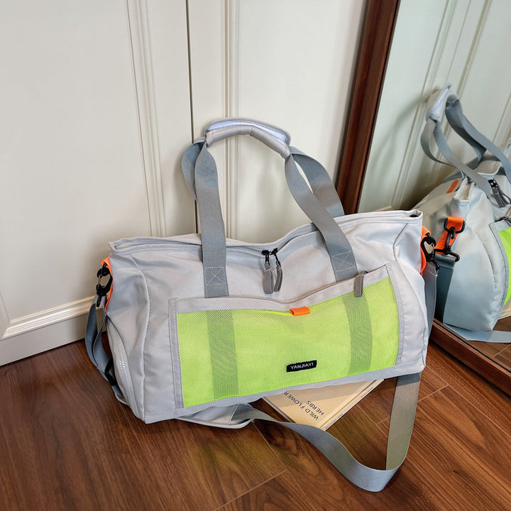 Sporty travel bag with mesh structure and practical compartments Kalsten