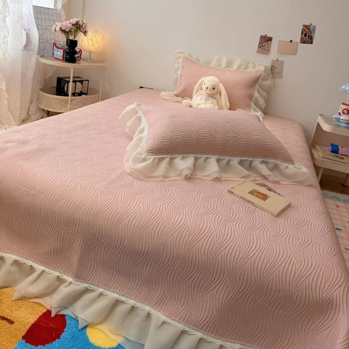 Quilted bedspread with ruffle and delicate floral quilting