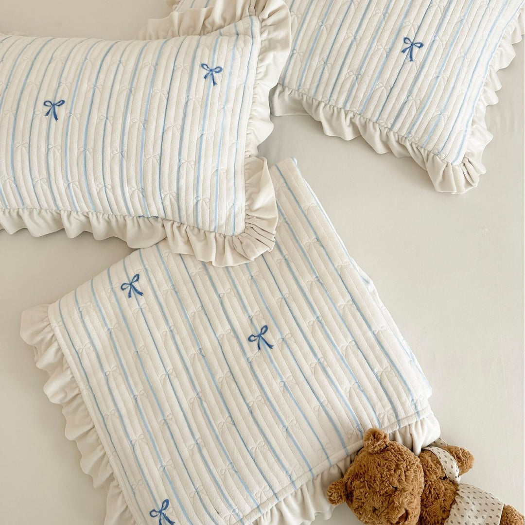 Padded bedding set with embroidered bows and frill