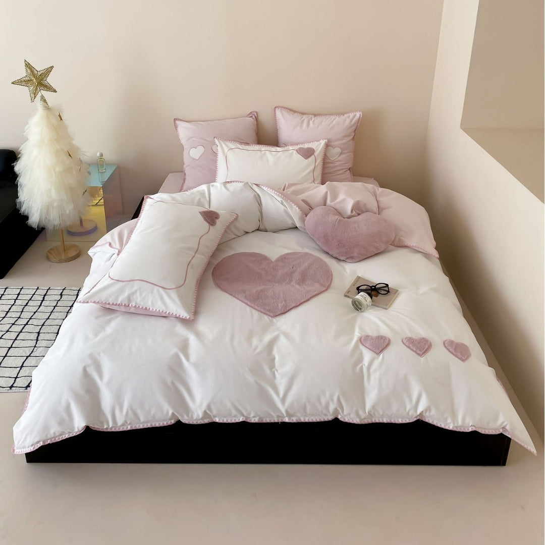Bedding set with appliquéd plush hearts and fine piping