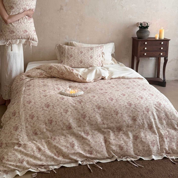 Romantic Vintage Bedding Set in Shabby Chic with Lace Trim and Ties