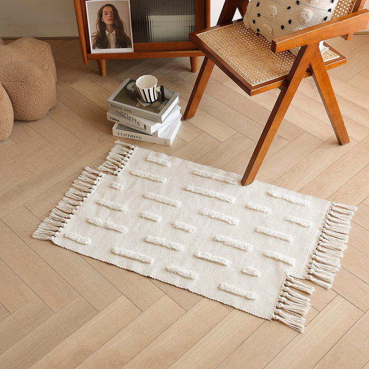 Woven rug in Boho-minimalist style with contrasted tufting and cotton fringes Kalsten
