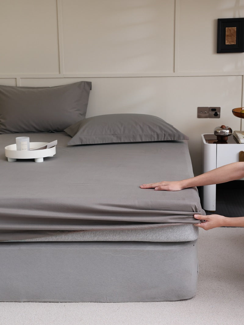 Fitted sheet made of cotton jersey with extra deep hem and elastic all-around rubber