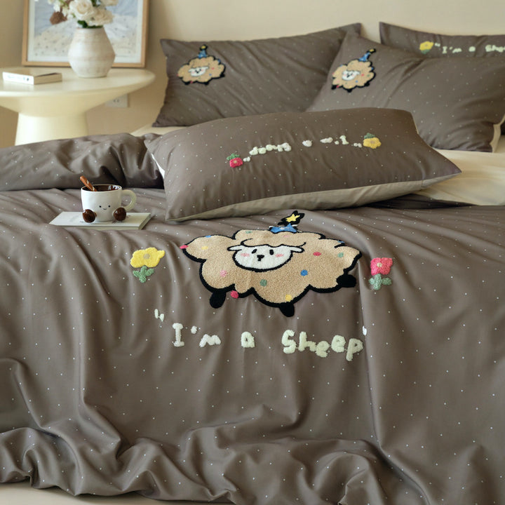 Kids' bedding set with embroidered cute animal appliqués