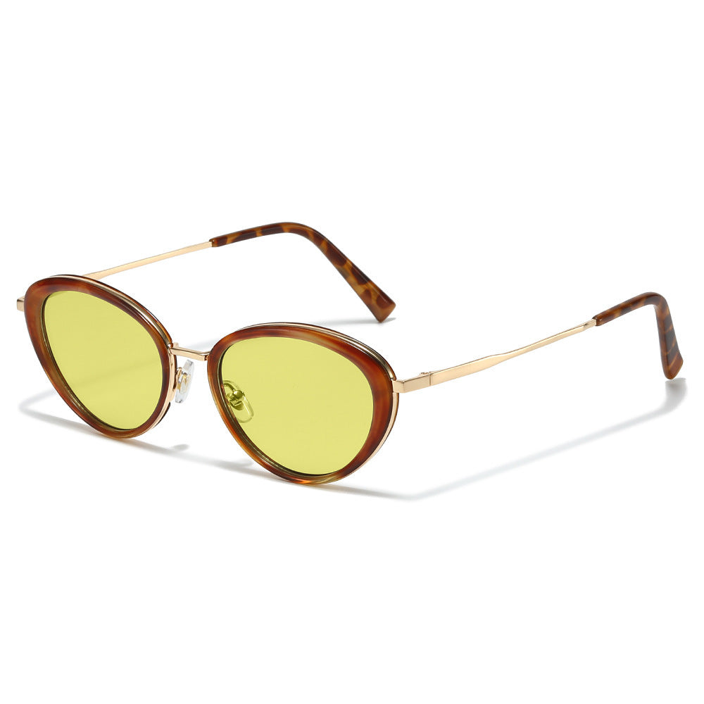 Retro-Inspired Cat-Eye Sunglasses with Tortoise Shell Accents Kalsten