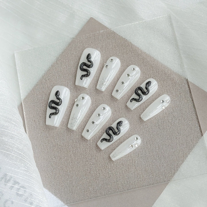 Artistic Snake-Themed Press-On Nails