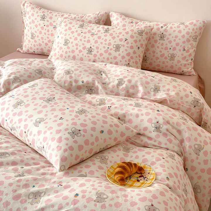 Child-friendly cotton satin bedding set with cute bear and heart print