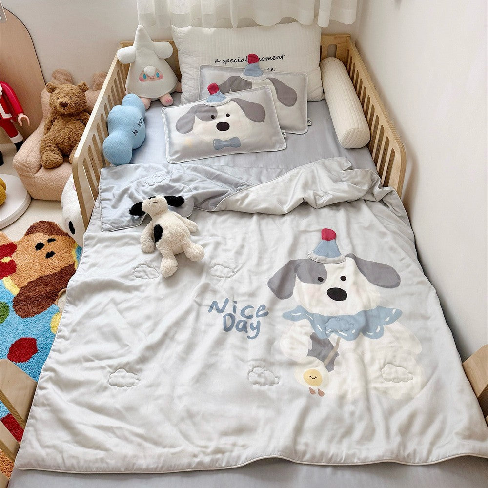 Reversible children's bedding set made of soft microfiber with large teddy bear print and quilted blanket
