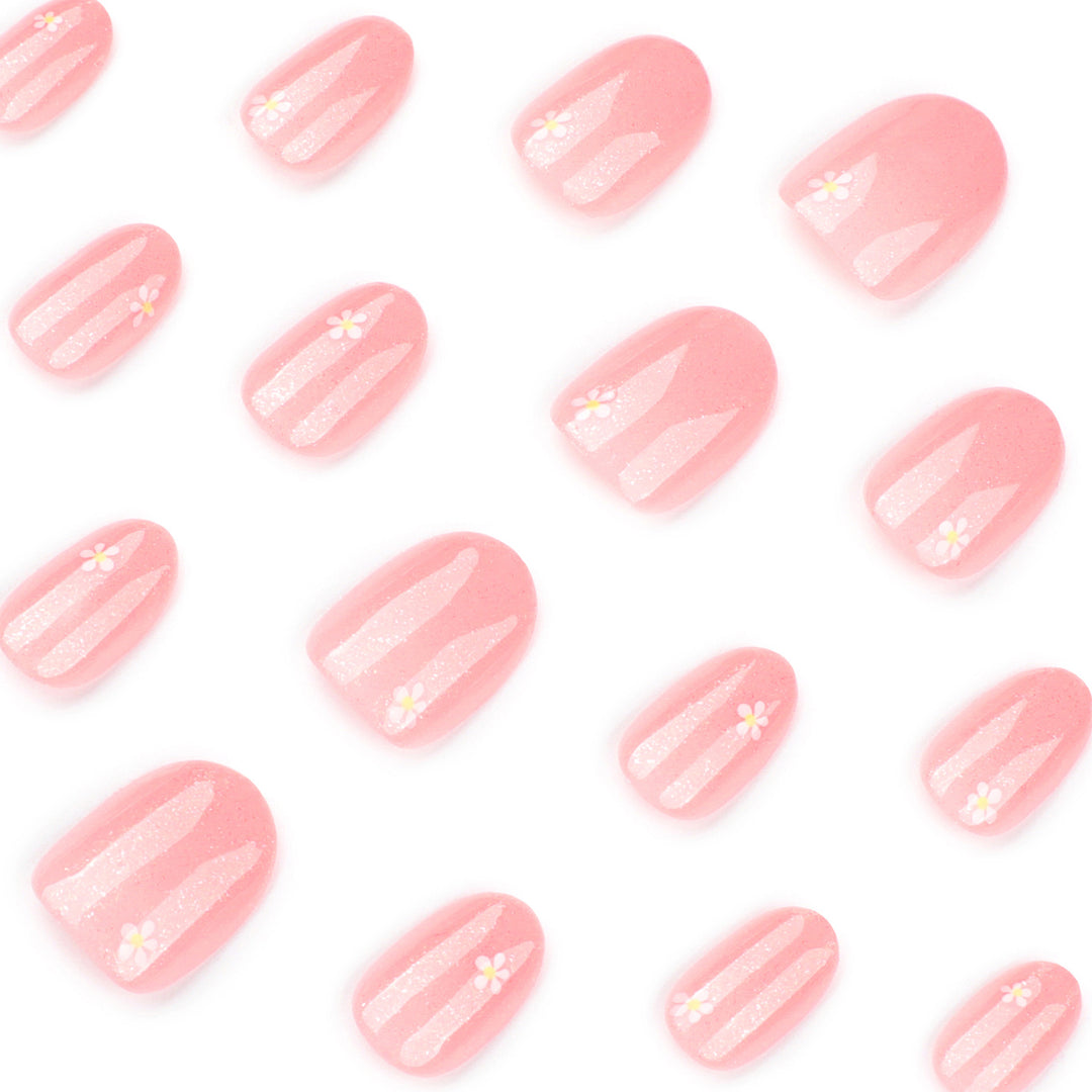 Elegant Nail Art with delicate floral motifs Kalsten