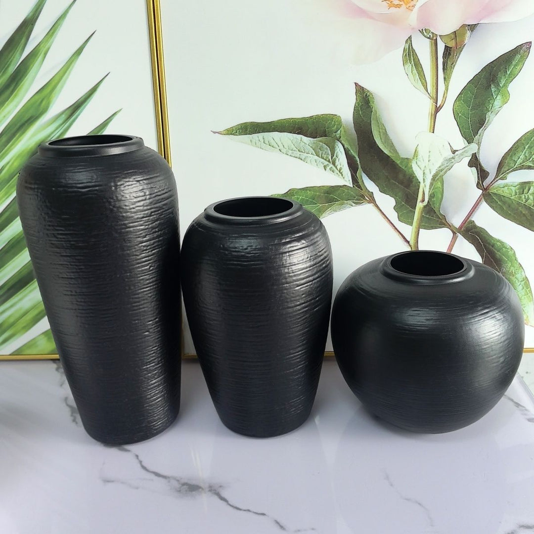 Elegant Textured Ceramic Vase Kalsten