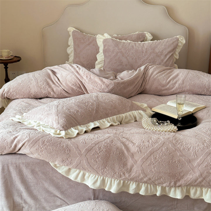 Bedding set with delicate ruffle trim and Jacquard damask structure