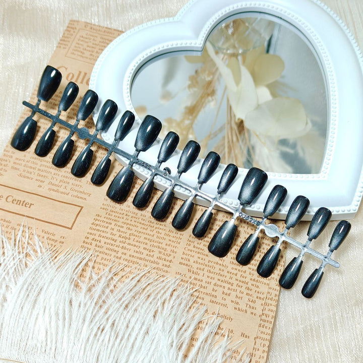 Shiny artificial nails with shimmering finish Kalsten