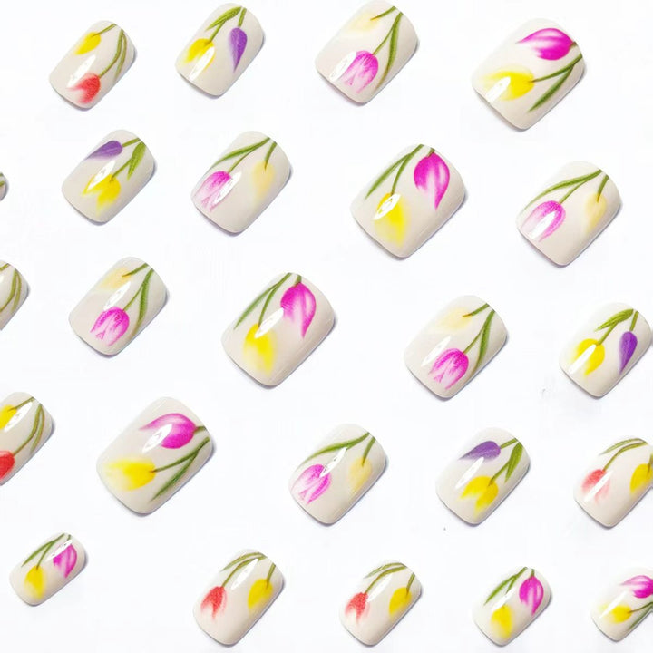 Elegant Floral Nail Art Kalsten