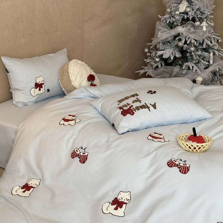 Cotton satin duvet cover set with chenille cat appliqués and fine satin quality