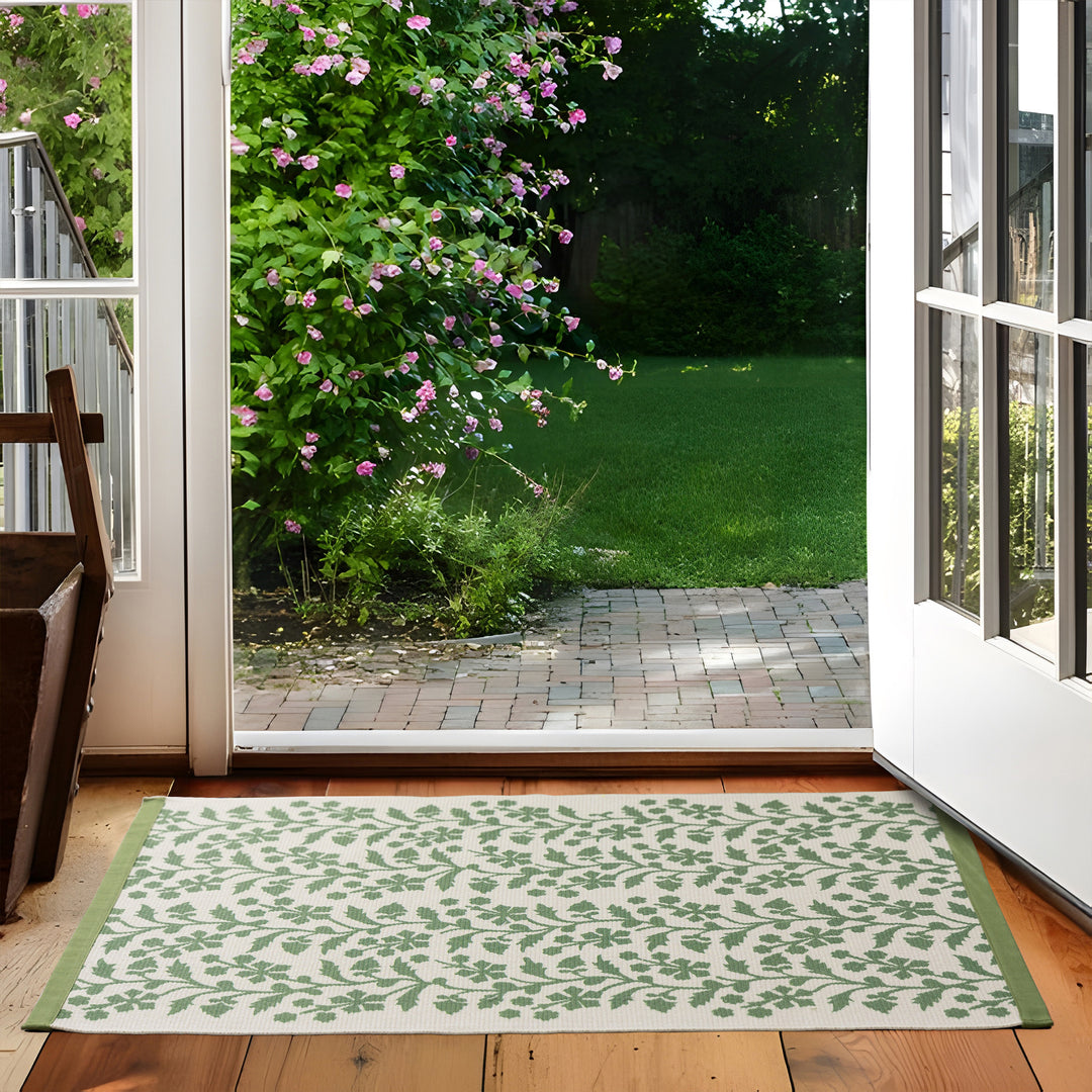 Decorative jacquard table runner with floral weaving texture and reinforced edge
