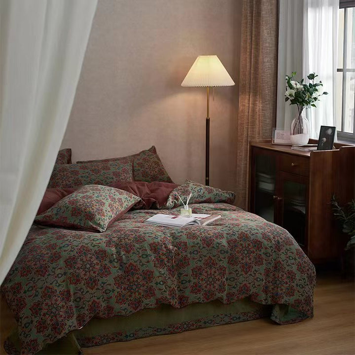 Reversible bedding set made of cotton-linen with delicate floral print and quilted blanket