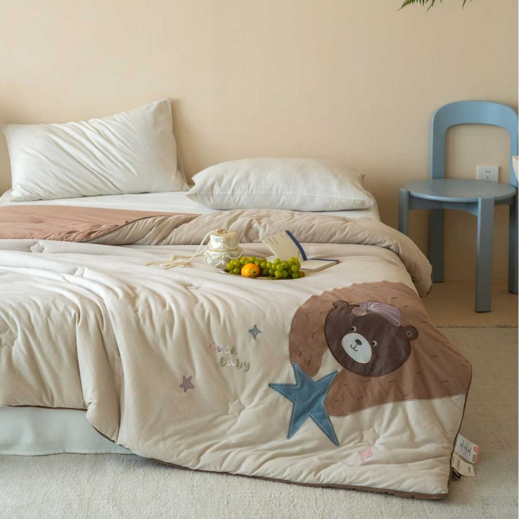 Children's quilt with cute bear appliqué and soft filling