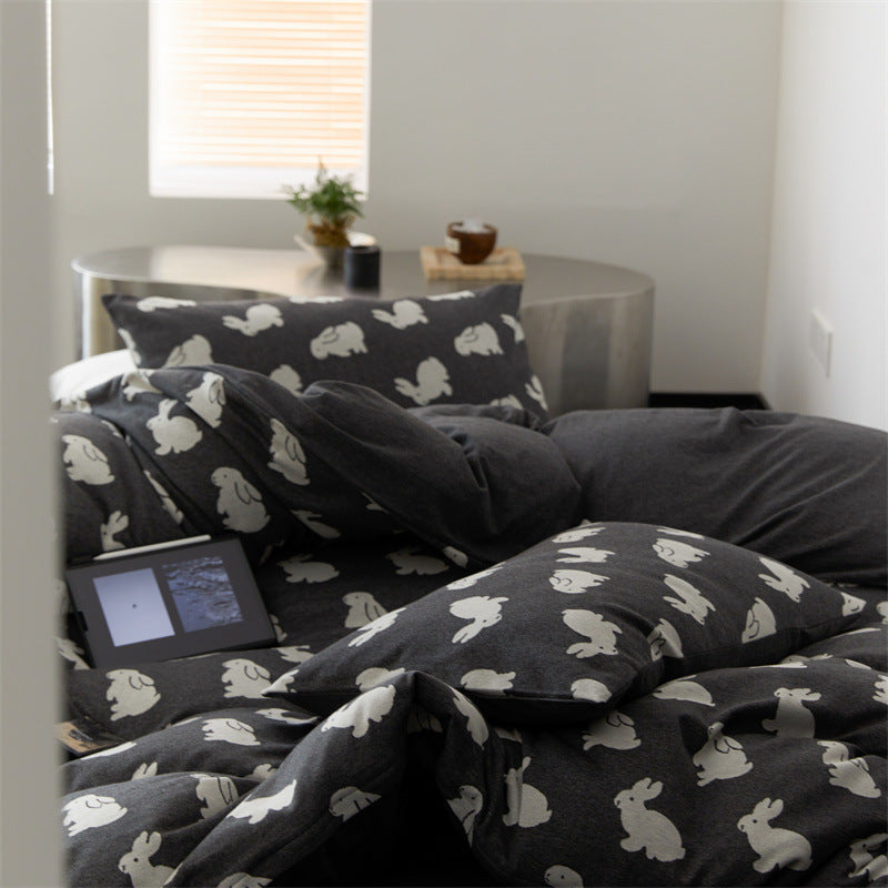 All-season quilt with cotton flannel cover and rabbit design