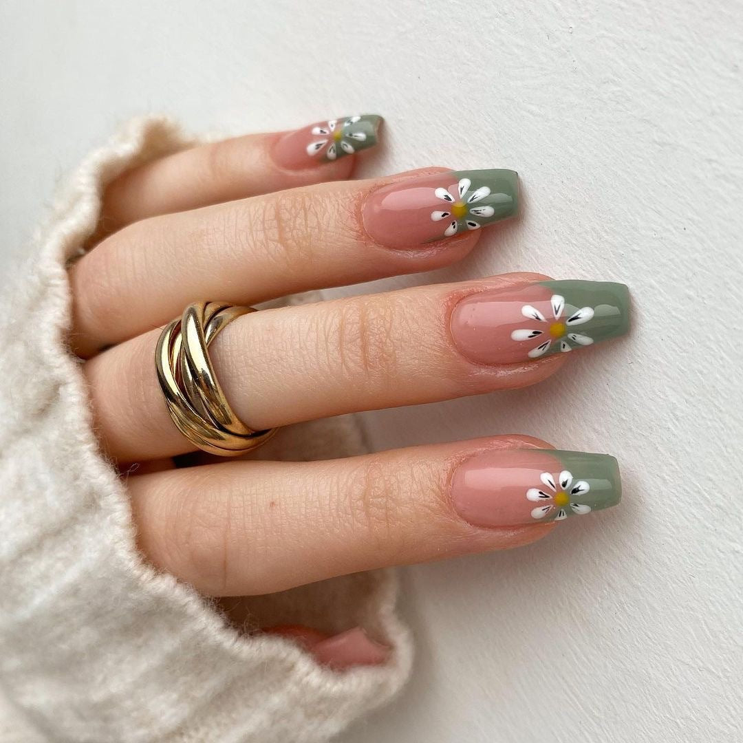 Artful Nail Art with Floral Patterns Kalsten