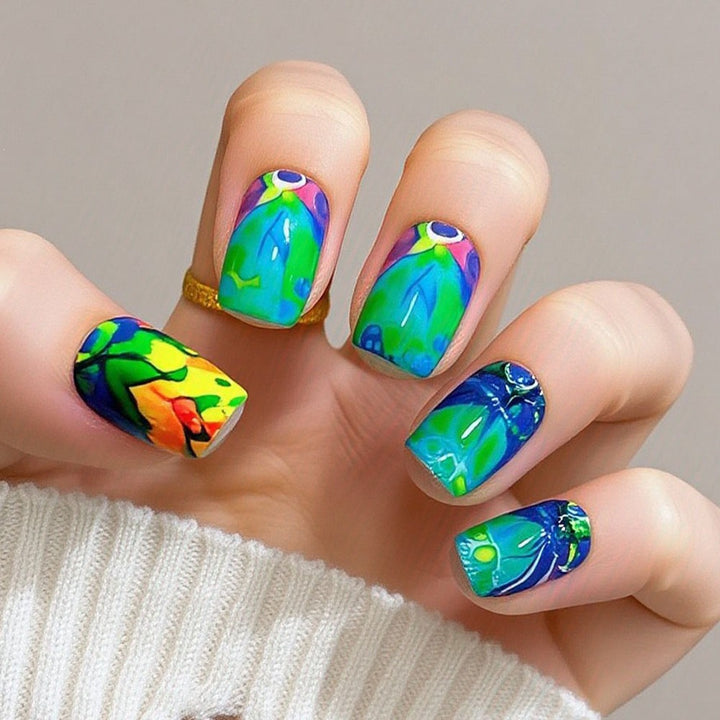 Artificial nails in elegant French tip design Kalsten
