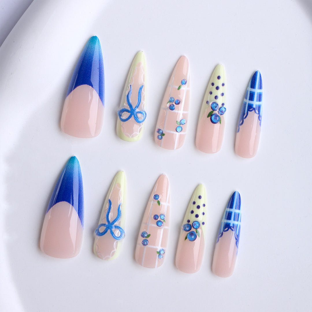 Artificial nails with playful design and elegant accents Kalsten