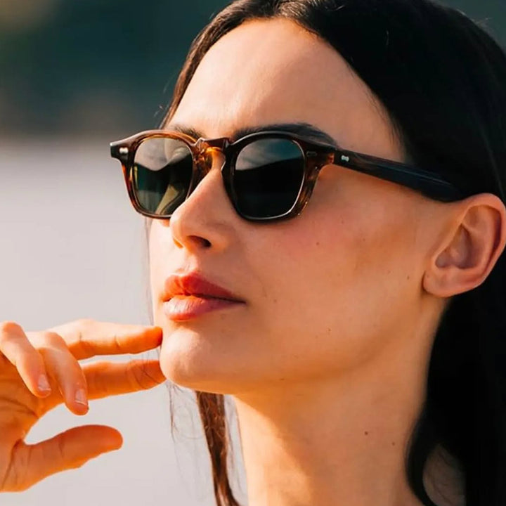 Women's geometric sunglasses with protective UV filter and contemporary design Kalsten