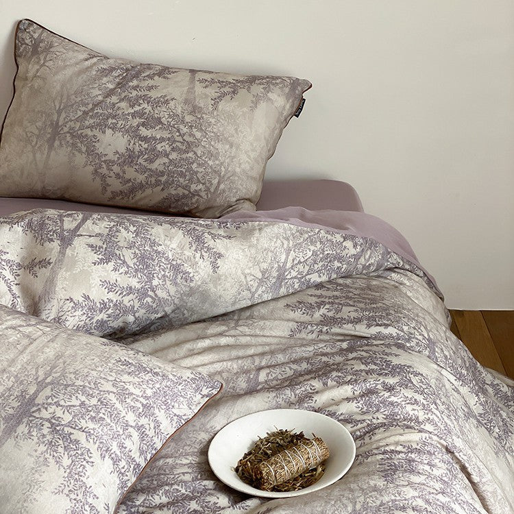 Bed linen set made of cotton satin with delicate branch and leaf print