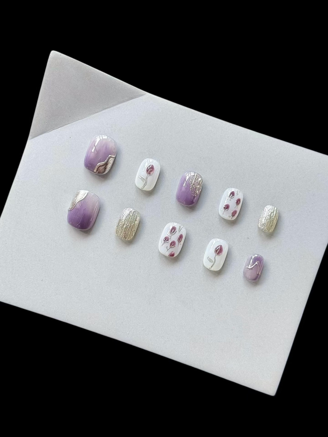 Artistic Press-On Nail Art Set with Floral and Metallic Accents