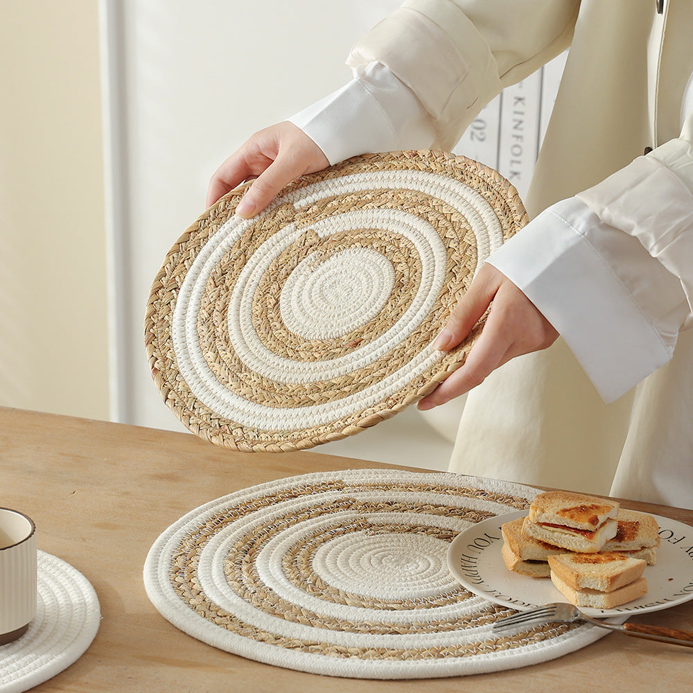 Braided round table mat made of cotton rope and sea grass with spiral structure Kalsten
