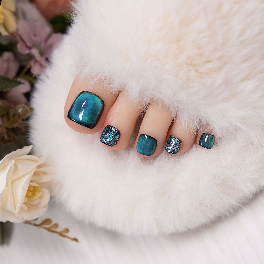 Artistic Glittered Pedicure Nail Art