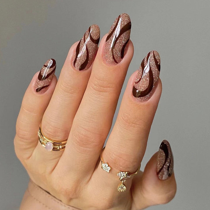 Artful nail art with elegant wave pattern Kalsten