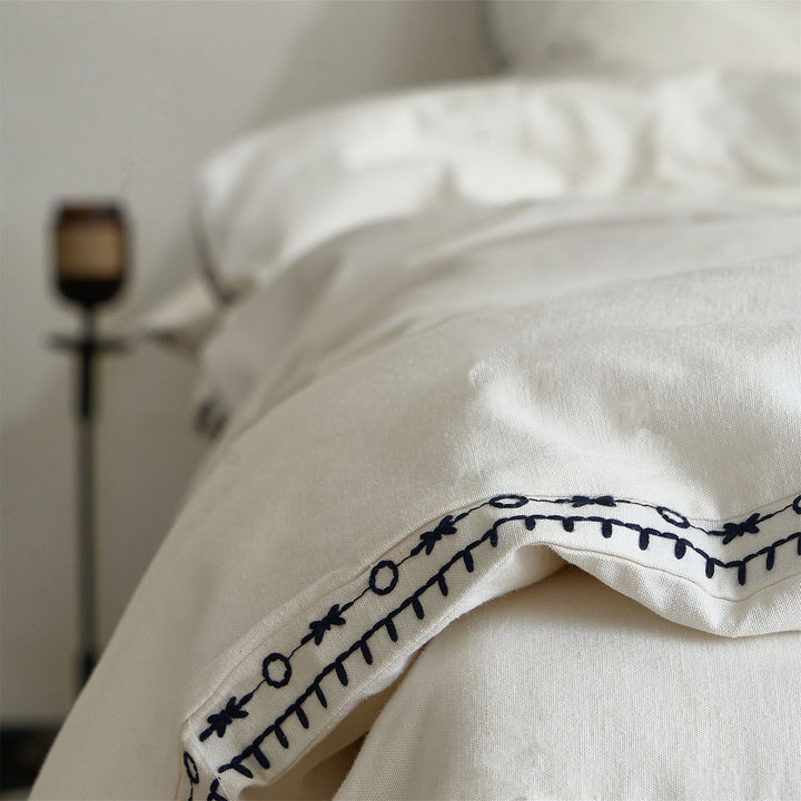Bedding set made of organic cotton-linen with fine border embroidery