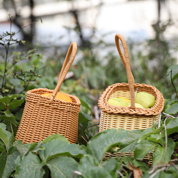 Unisex basket with ergonomic handle and natural basket weave Kalsten