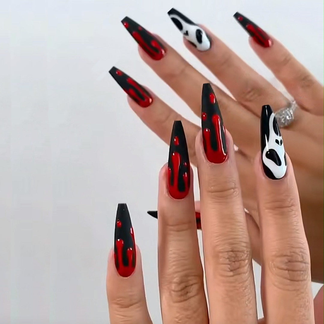 Holiday-Themed Press-On Nail Art Kalsten