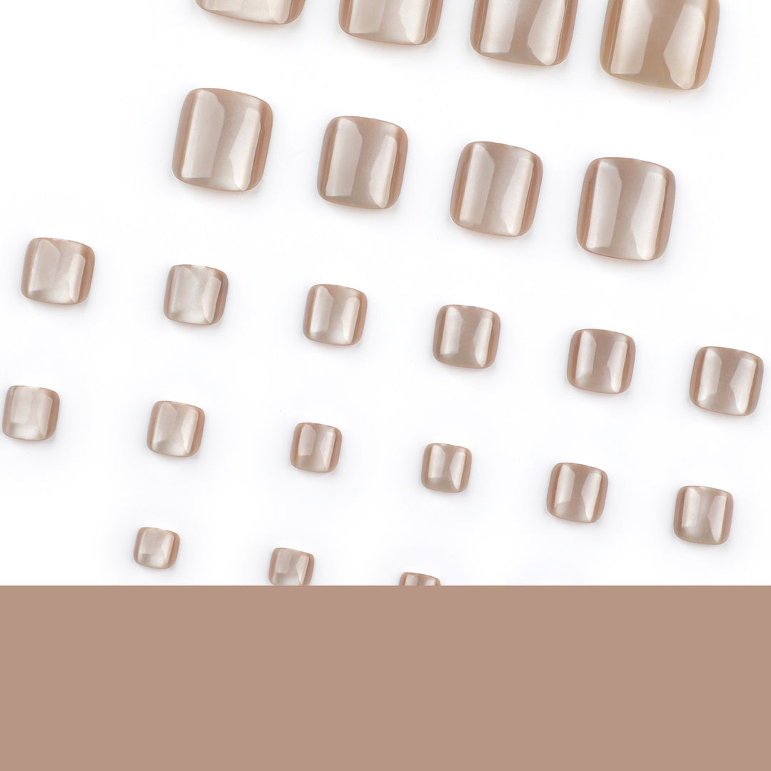 Artful toenail design with glossy accents Kalsten