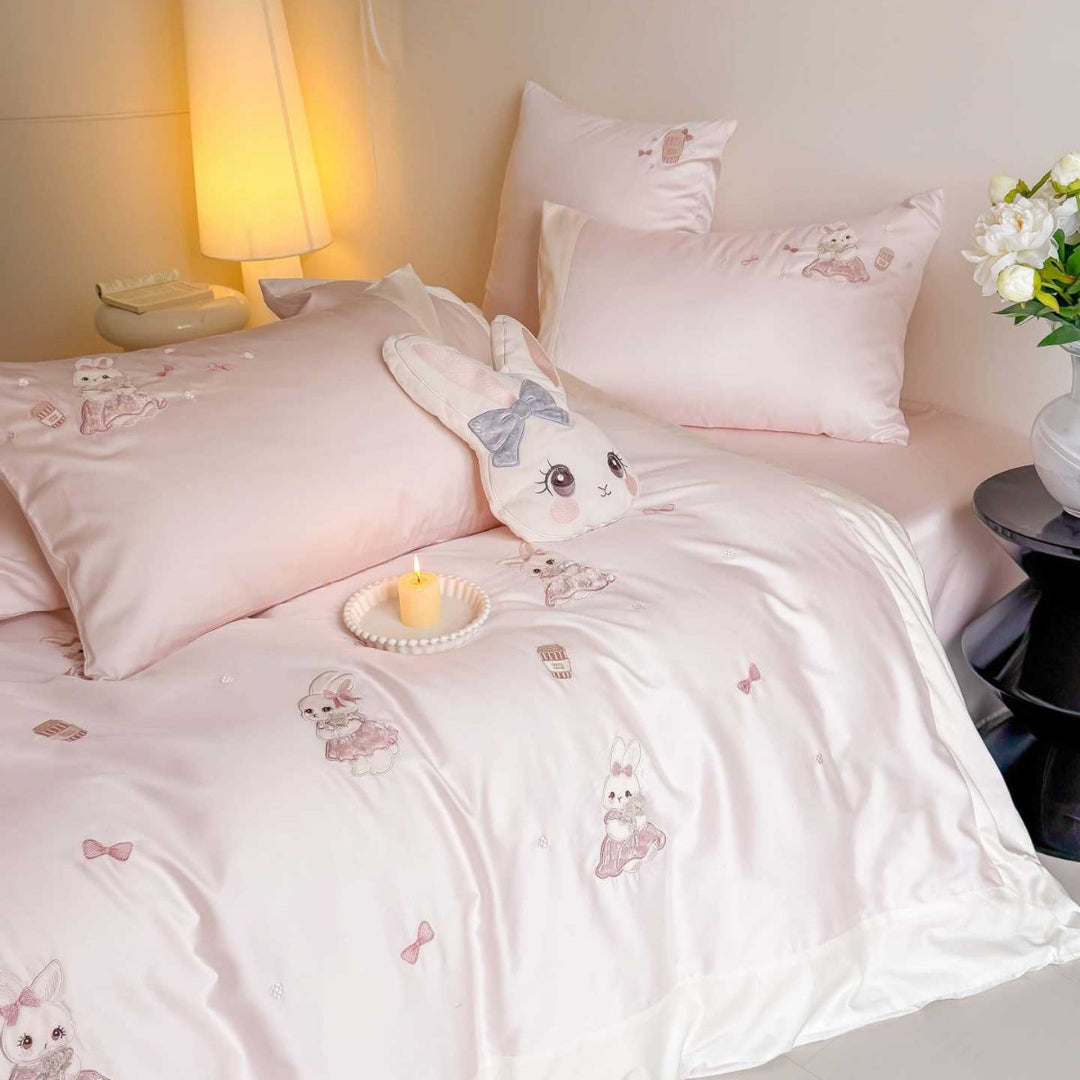 Children's bedding set with embroidered bunny appliqués and satin trim