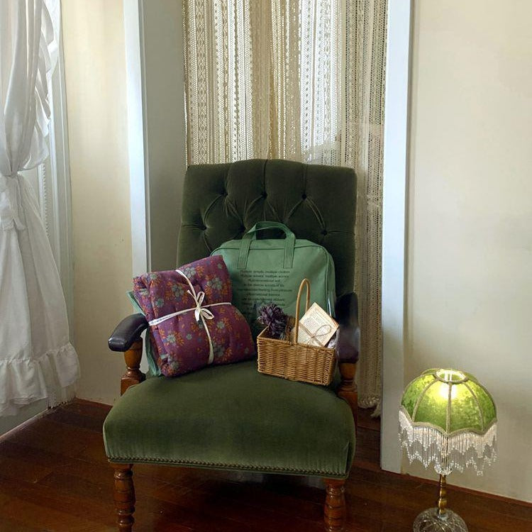 Reversible bedding set made of cotton-linen with delicate floral print and quilted blanket