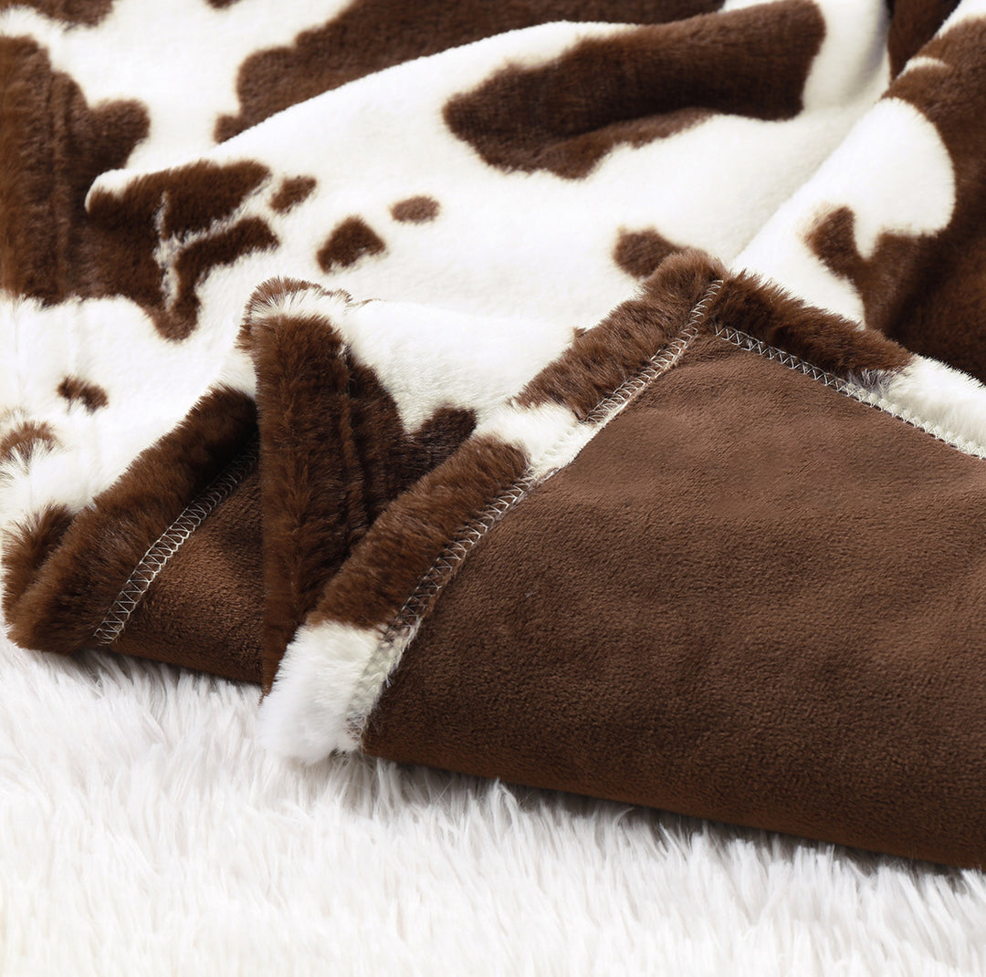 Ladies Cozy and Stylish Bedspread Kalsten