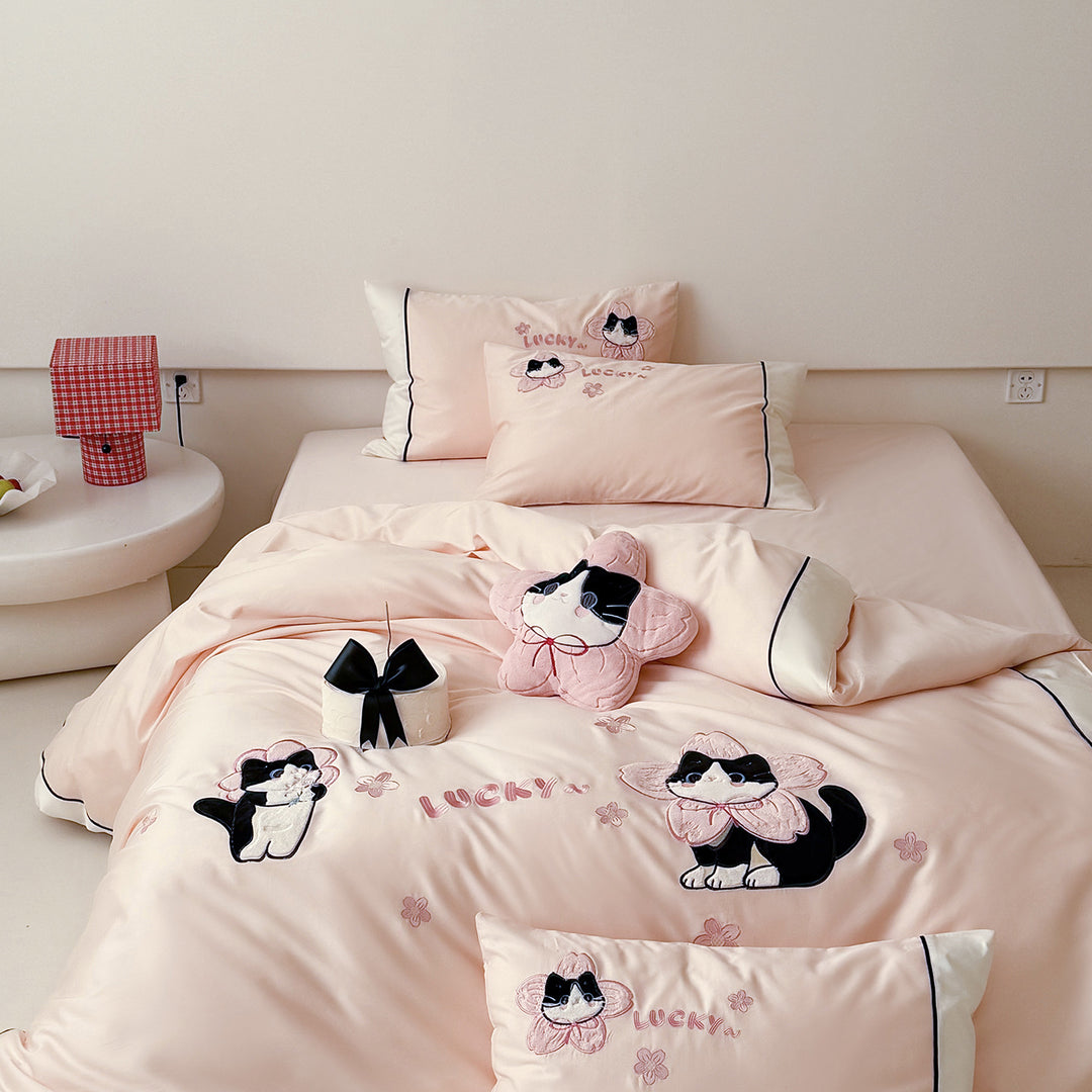 Bedding set with embroidered cat appliqués and soft cotton satin