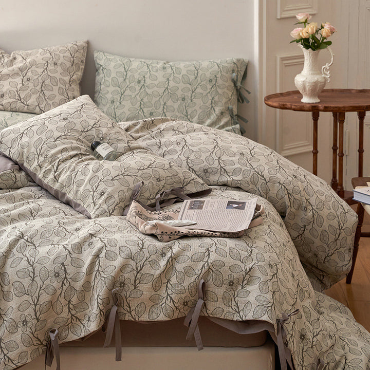 Bedding set made of cotton percale with fine floral woven texture and decorative bows