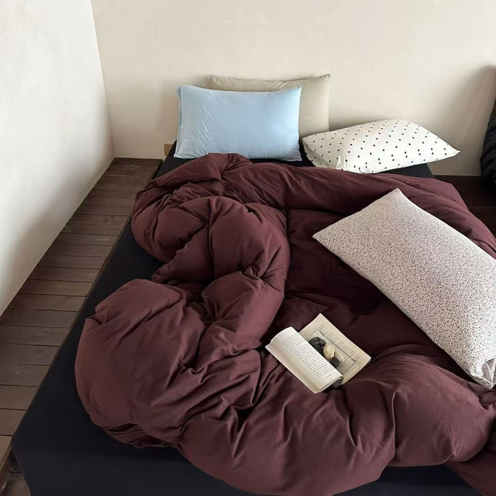 Satin bedding set in luxurious silk look
