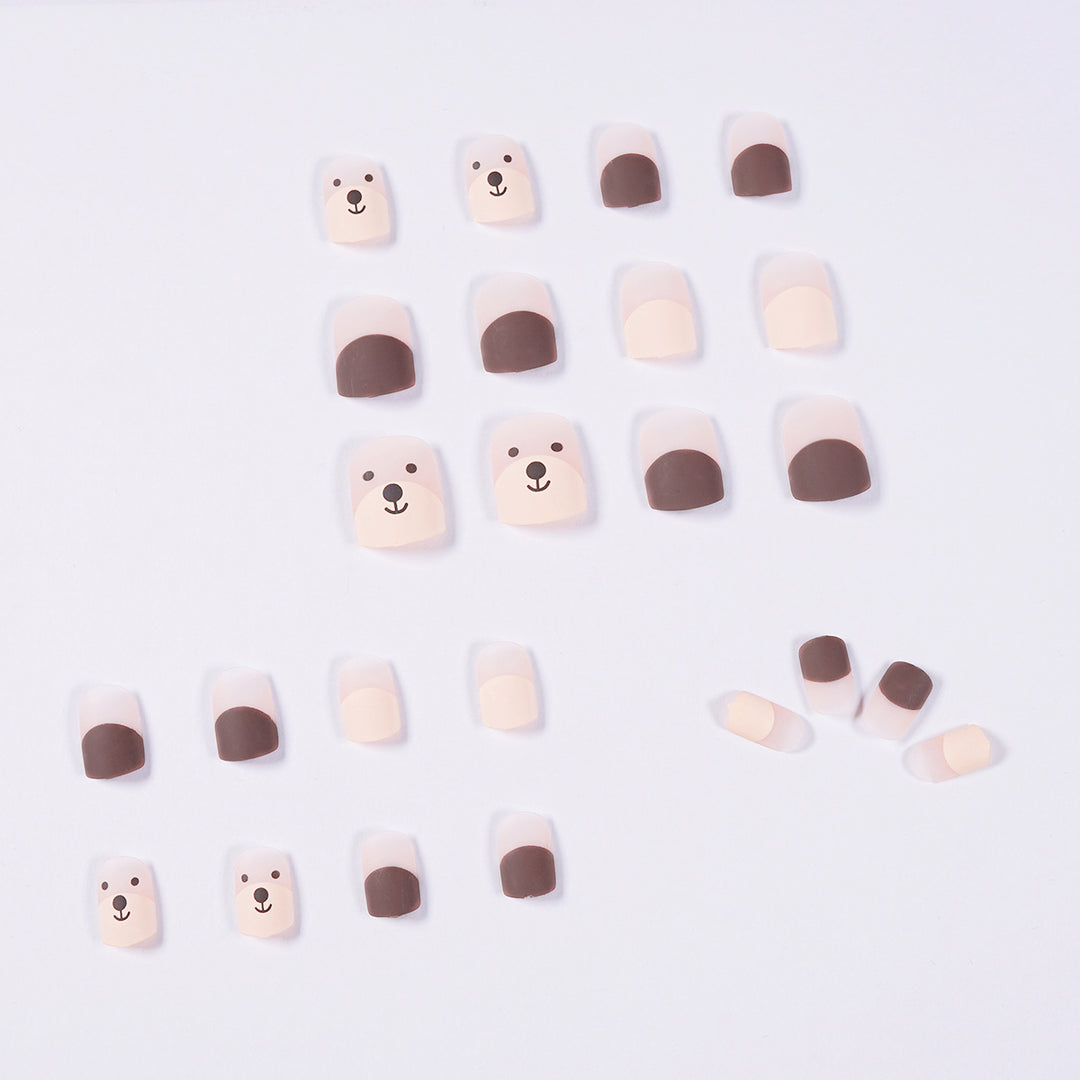 Cute nail art with bear motifs Kalsten