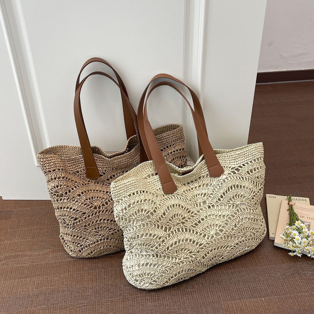 Handbag made of high-quality woven natural material with elegant leather handles Kalsten