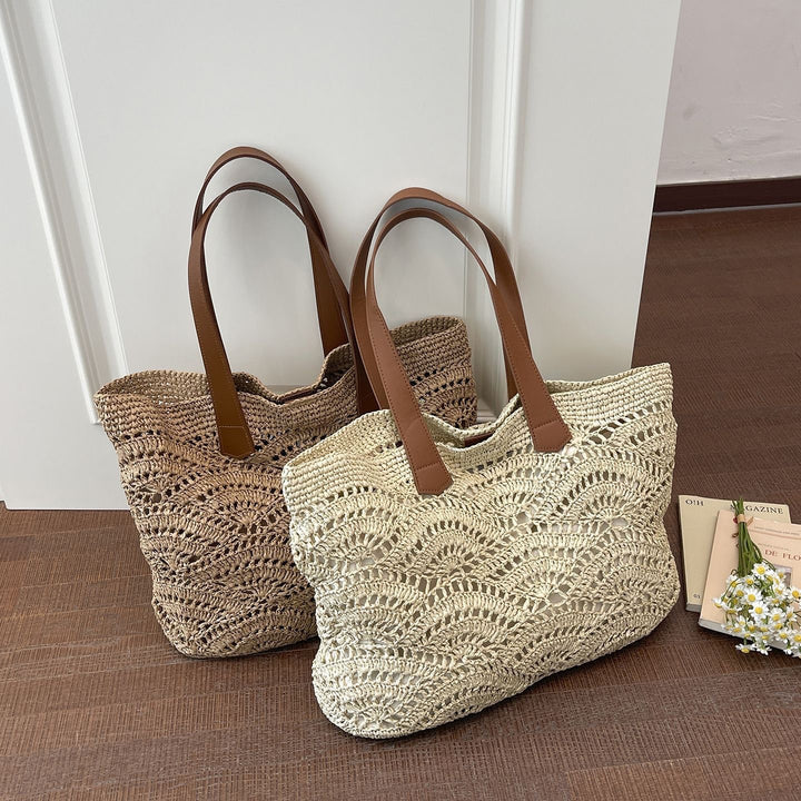 Handbag made of high-quality woven natural material with elegant leather handles Kalsten