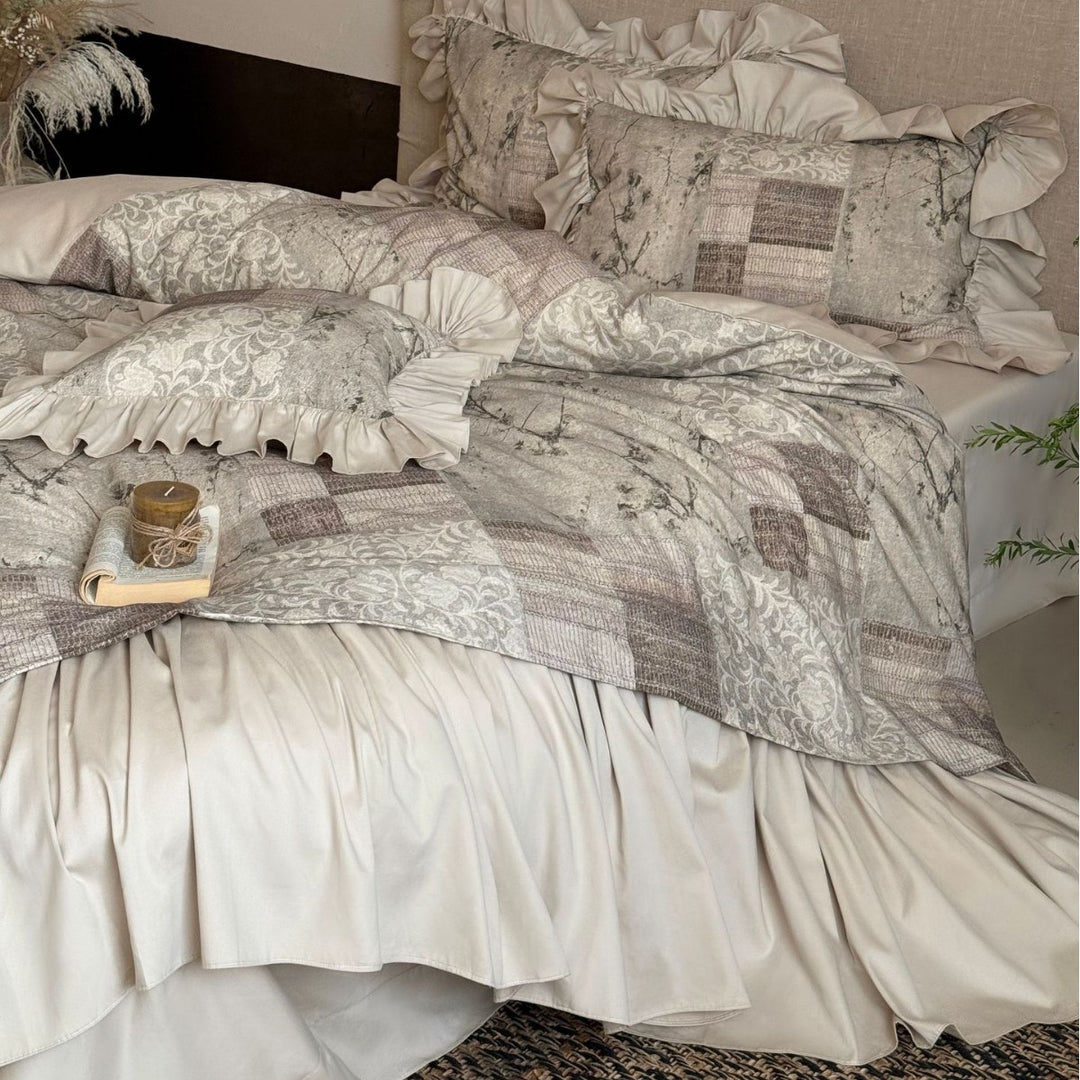 Vintage-Patchwork Bedspread Set with Ruffled Bed Skirt