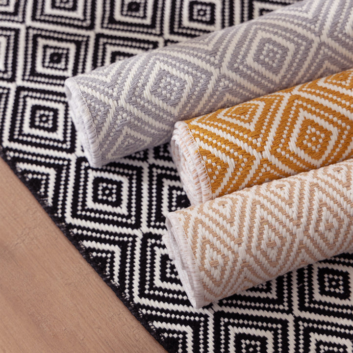 Modern runner made of handwoven cotton with geometric diamond pattern