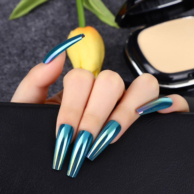 Artifical nails in modern holographic design Kalsten