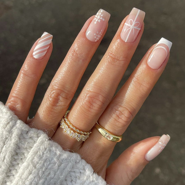 Nail set with elegant floral and striped designs Kalsten