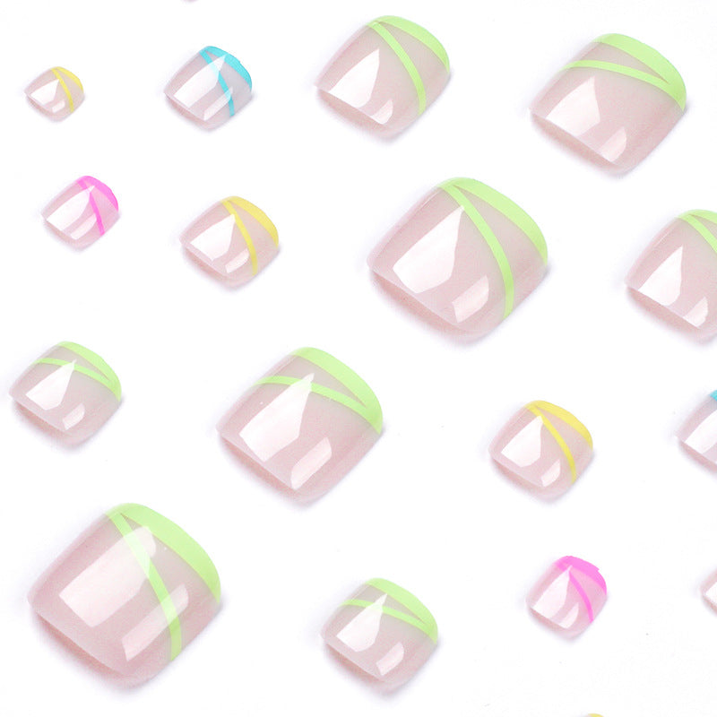 Artful toenail design with modern lines Kalsten